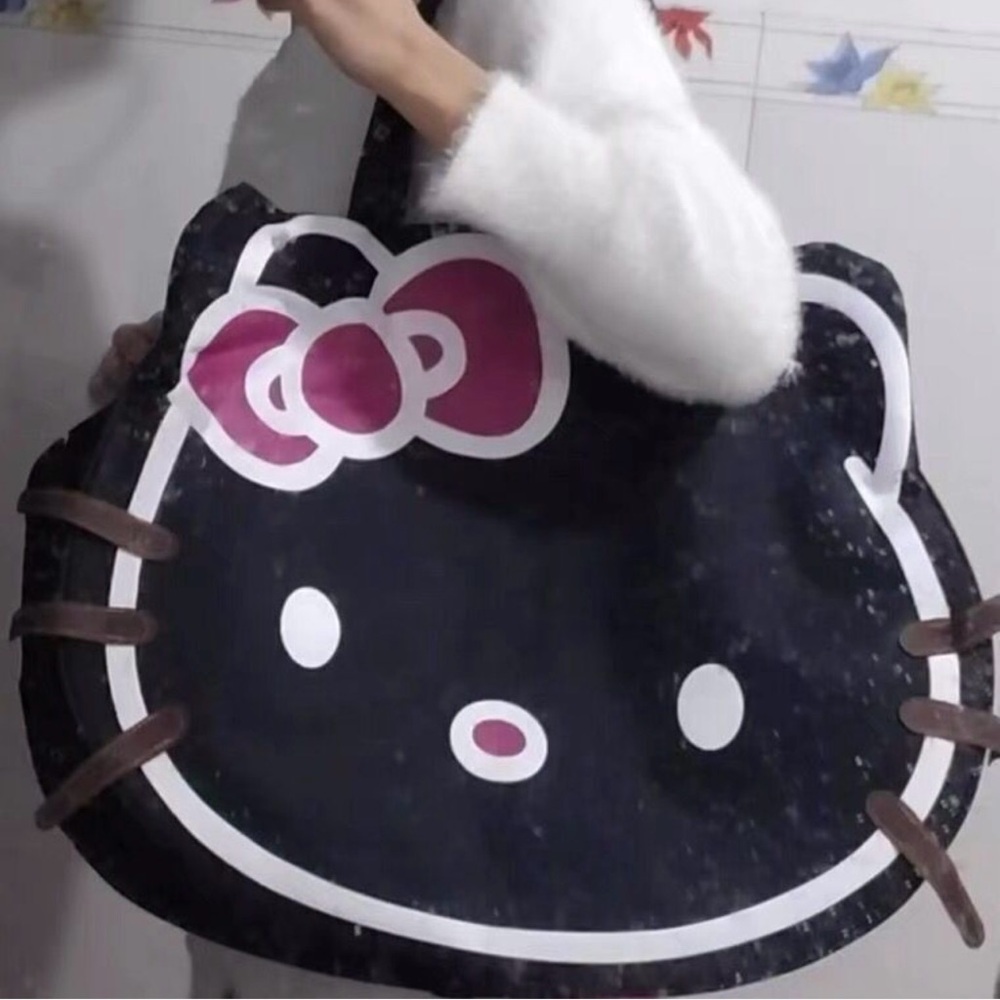 Large and very roomy hello Kitty tote bag. New still in the bag.